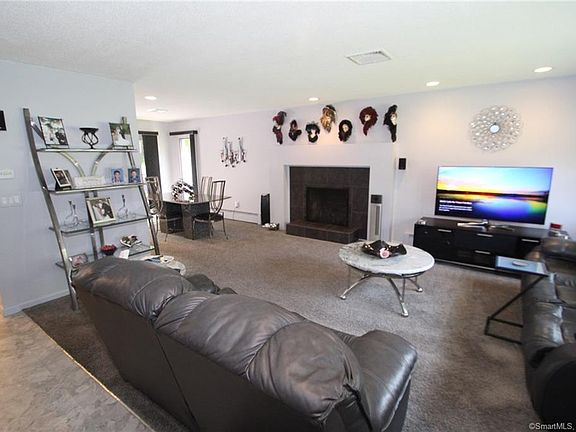 5th image of 22 Russell Dr