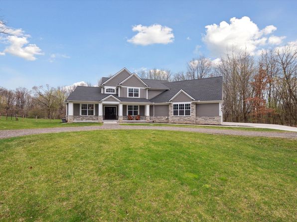 3257 Hunter Rd, Brighton, MI 48114