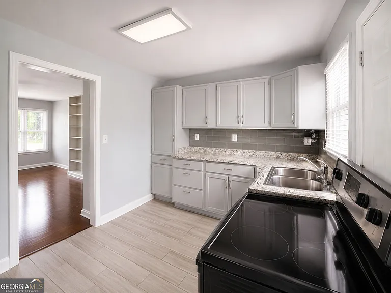 147 Burnside St #3 — Photo 14