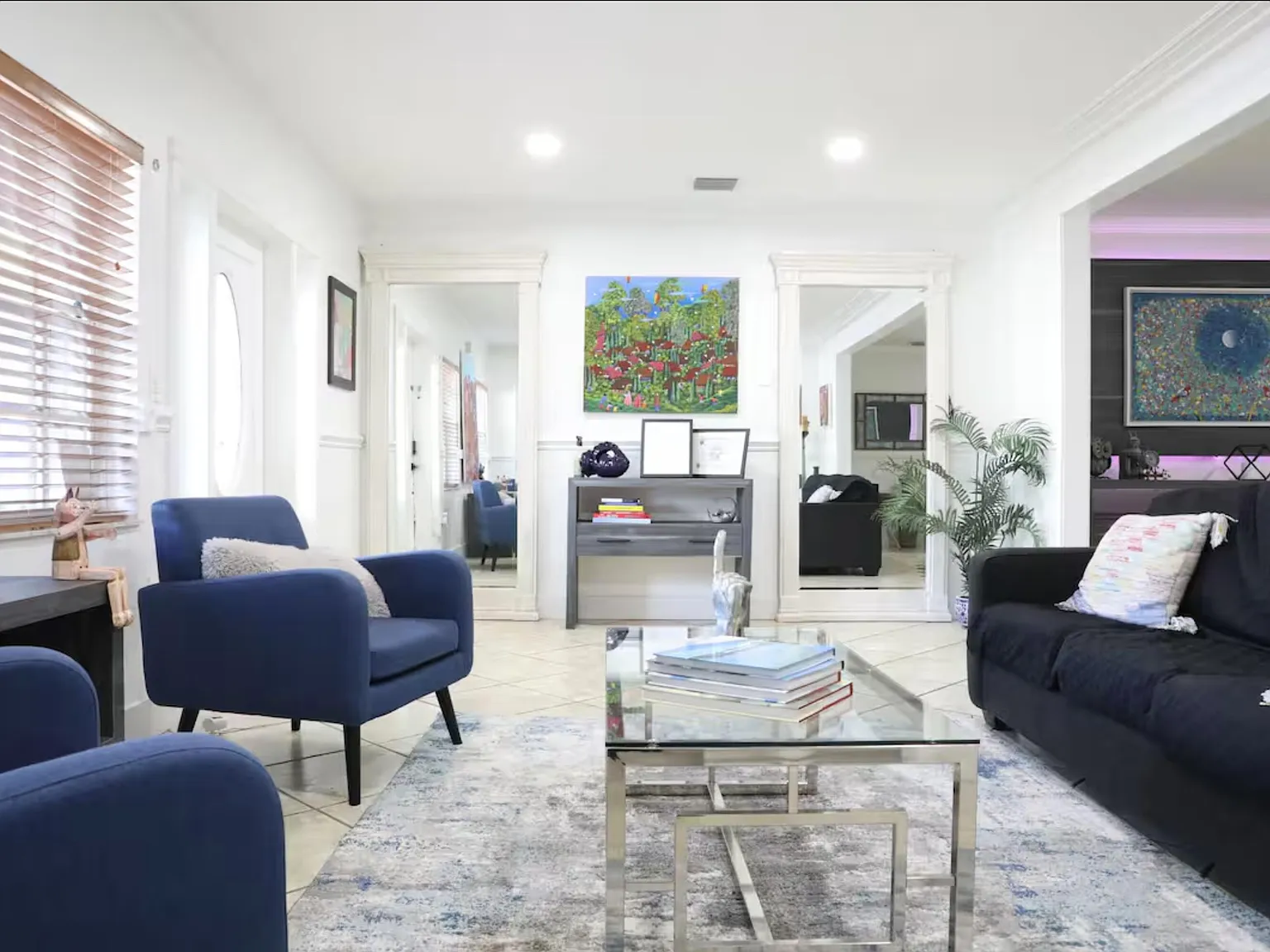 5 bed, 3.0 bath, 4305 sqft, $7,000 — Photo 2