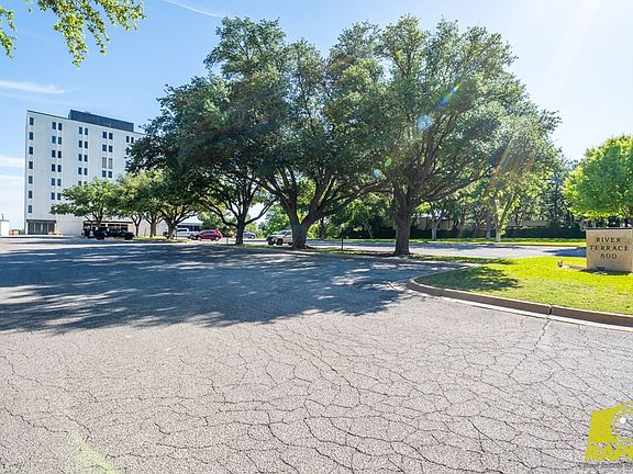 3rd image of 800 W Avenue D #2SE