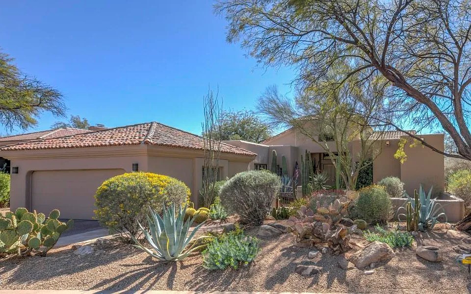 7723 E Cassia Cir
