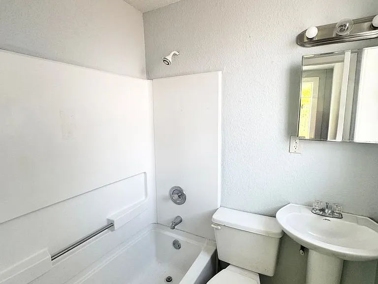704 Cordova Dr #6 — Photo 12