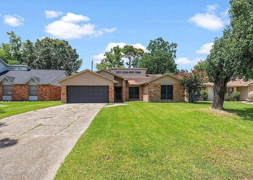 14910 Grassington Dr