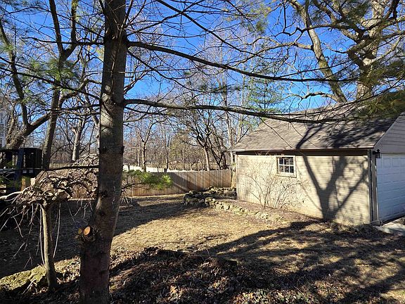 3rd image of 900 Ridgewood Rd