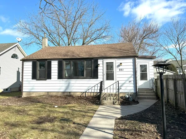 251 Park St, Hampshire, IL 60140