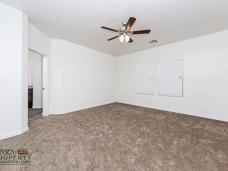 3252 E Tanoak Dr — Photo 12