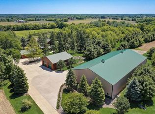 N6098 S Farmington Rd, Helenville, WI 53137