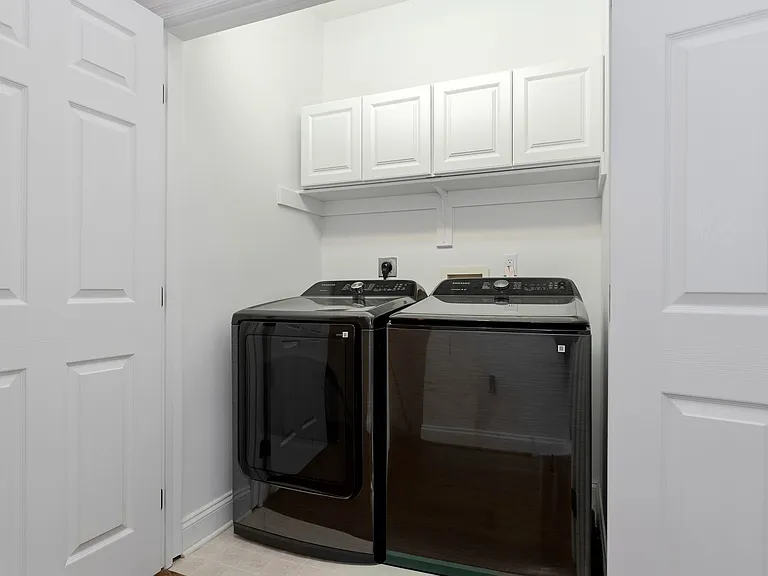 413 Clayton Ln — Photo 36