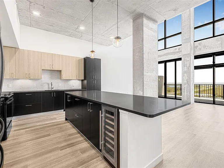 221 Main St N #Penthouse 1612 — Photo 7