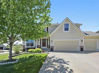 938 Wyndham Dr, Lansing, KS 66043