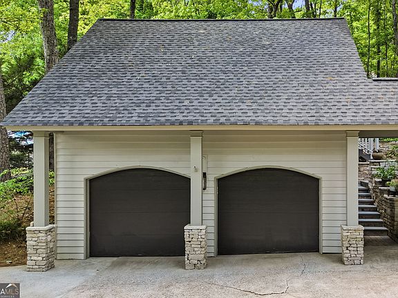 3rd image of 130 Farm Hill Cir