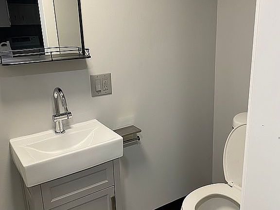 1641 second bathroom