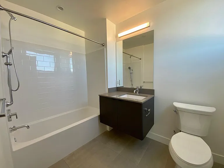 5300 W Adams Blvd #303 — Photo 9