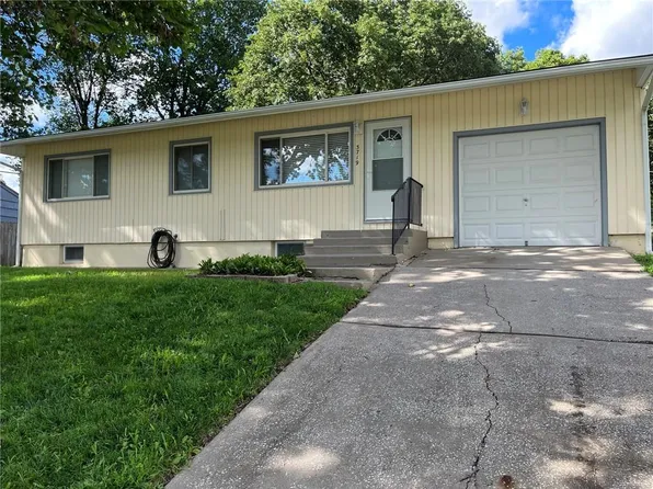 3719 N Cypress Dr, Kansas City, MO 64117