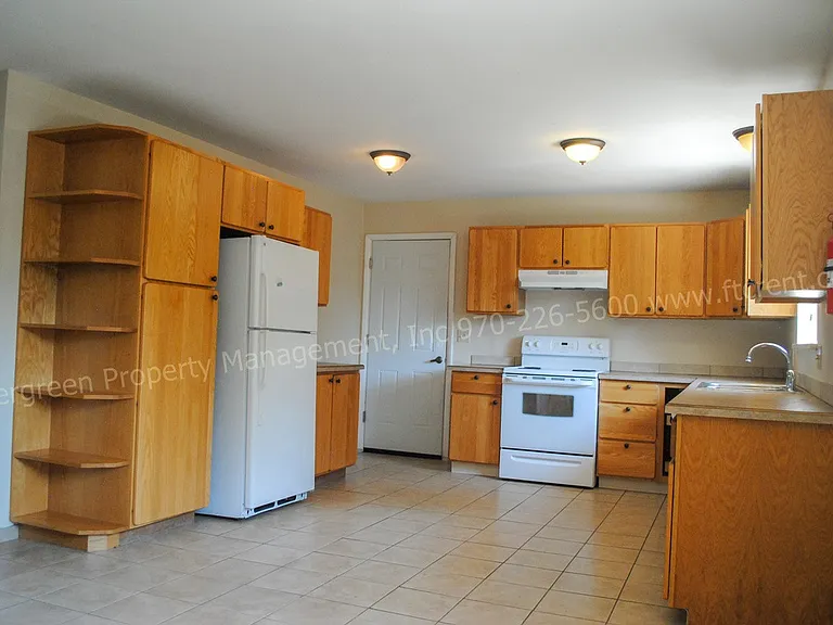1228 Southridge Dr — Photo 3