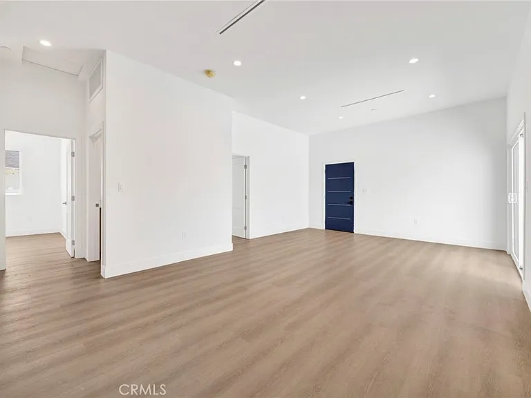 6734 Gentry Ave — Photo 6