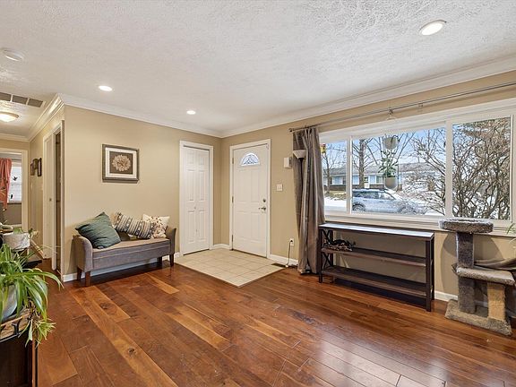 4th image of 537 S Poplar Dr