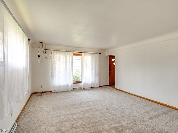4th image of 1089 Dayton St