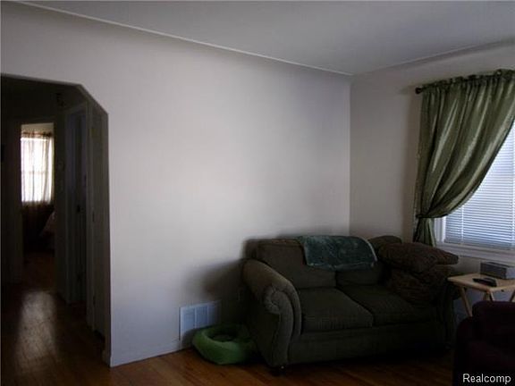 3rd image of 627 Lincoln Ave