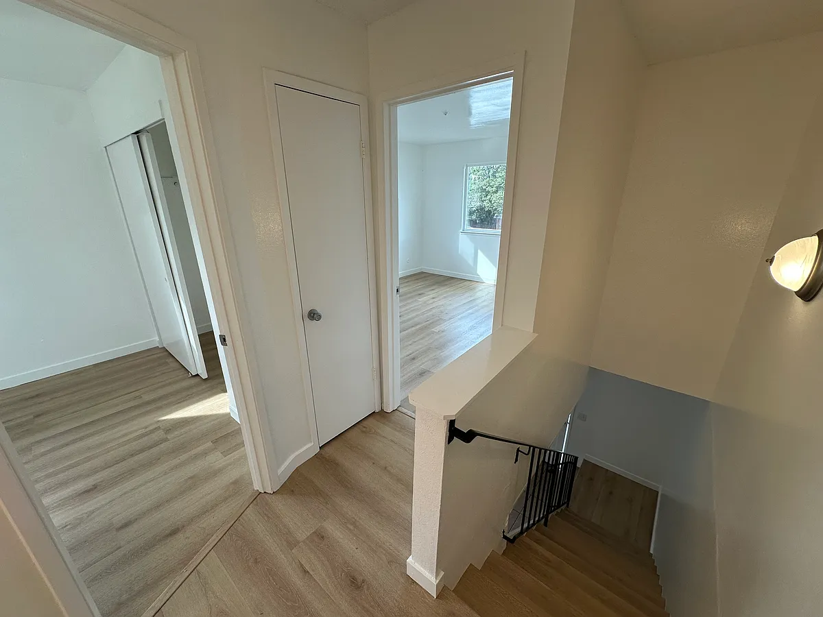 Building Photo - 1585 Herbert St #8