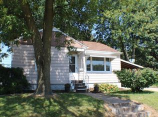 932 15th Ave S, Clinton, IA 52732