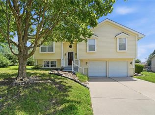 505 Blue Grass Dr, Raymore, MO 64083