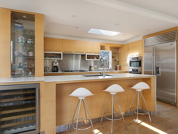 3rd image of 25 Rehan Ave