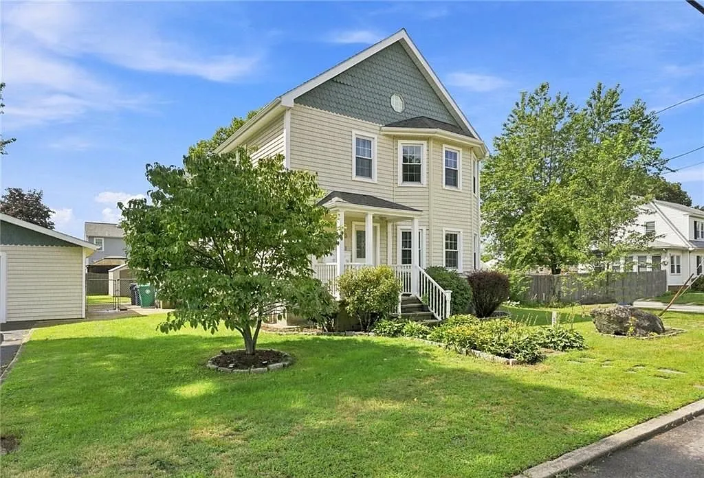 3 bed, 1.0 bath, 1077 sqft, $2,400 — Photo 1