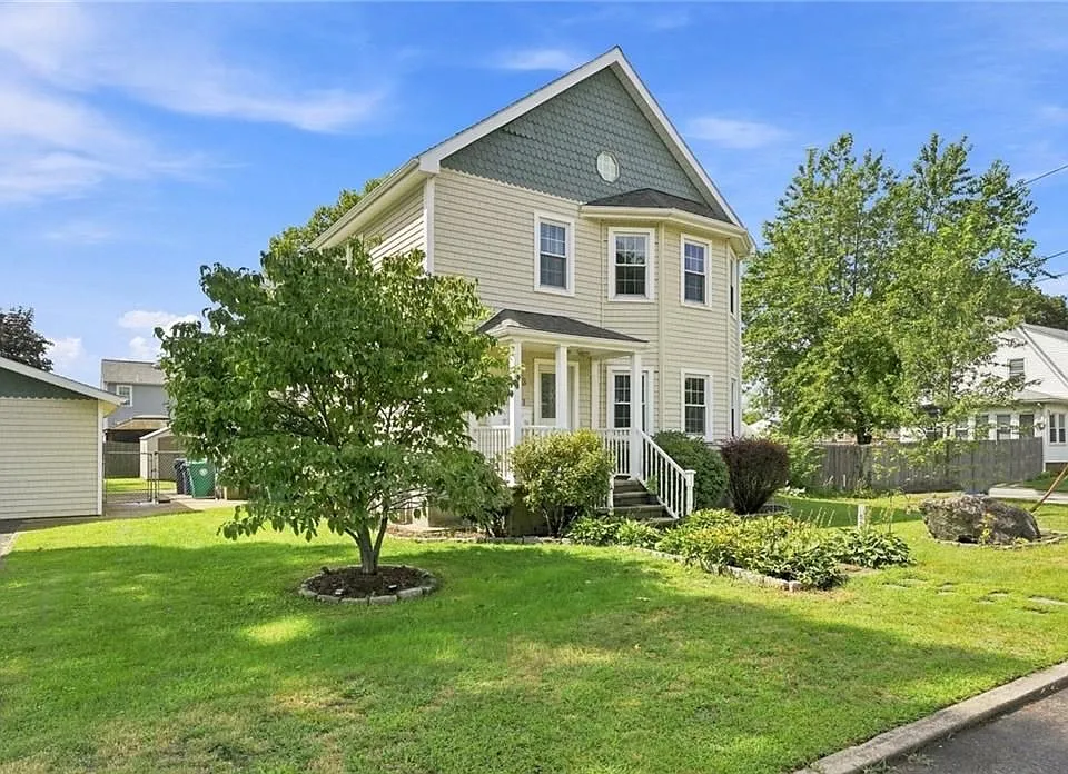 51 Pettaconsett Ave