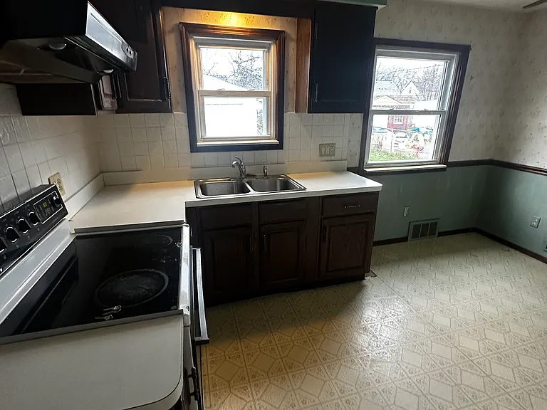 4823 Russell Ave — Photo 4