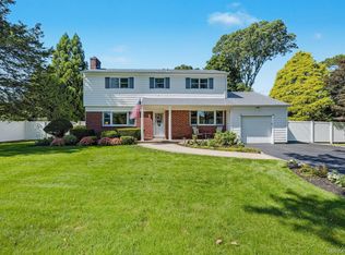 7 Roderick Ct, East Northport, NY 11731