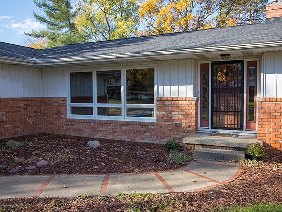4th image of 4527 Manitou Dr
