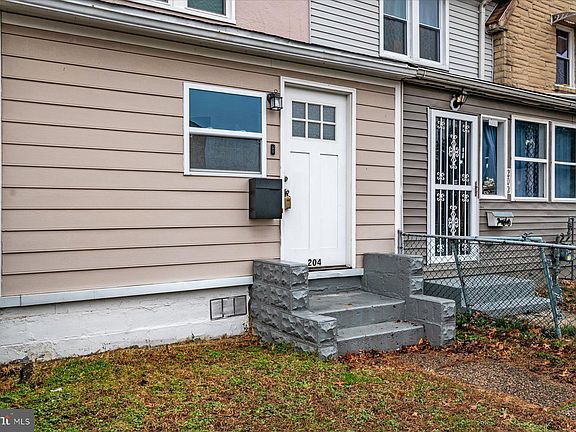 4th image of 204 Saint Helena Ave