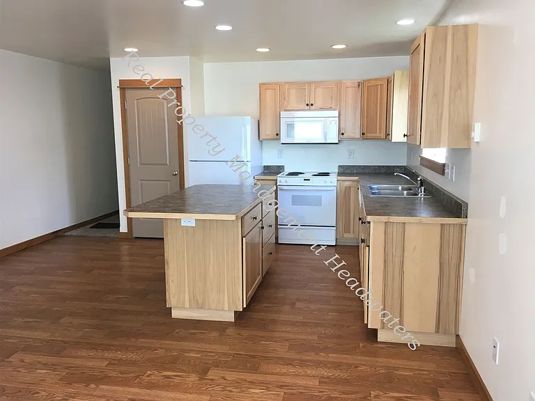 2147 Gold Ave — Photo 3