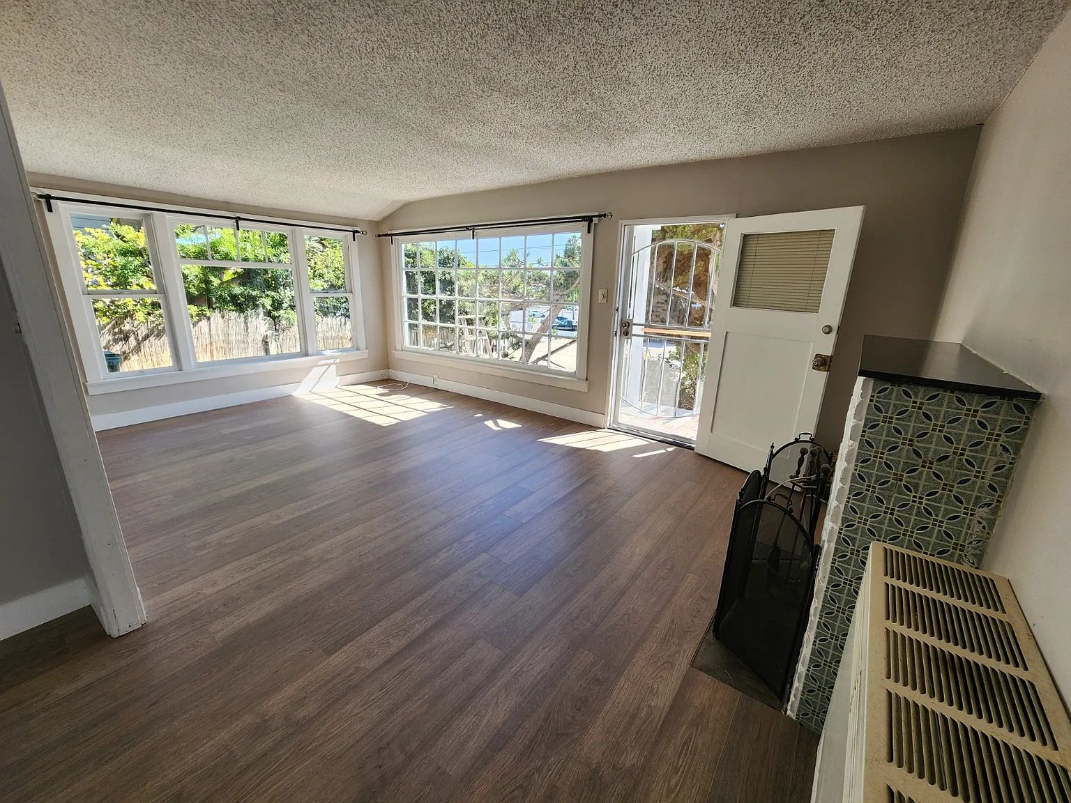 2 bed, 800 sqft, $3,500 — Photo 2