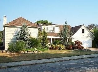 141 Greenway Rd, Long Beach, NY 11561