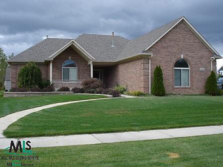 1st image of 47657 N Clairmont Ln
