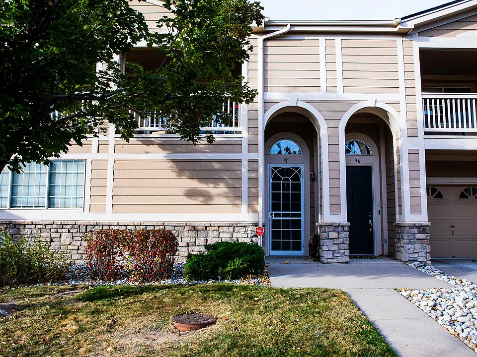 4242 S Blackhawk Cir #4F
