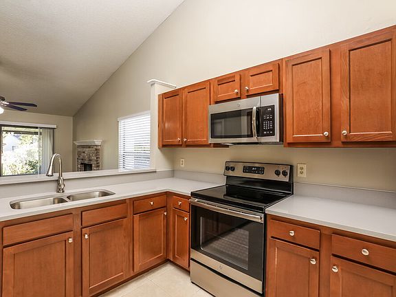 5th image of 806 E Charing Cross Cir