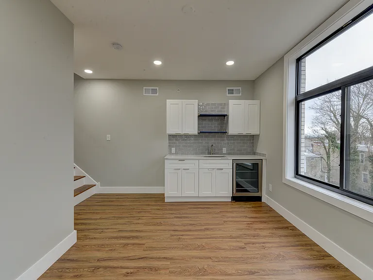 135 E Springer St — Photo 15