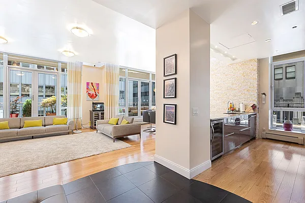 Sold by Nest Seekers International | media 2