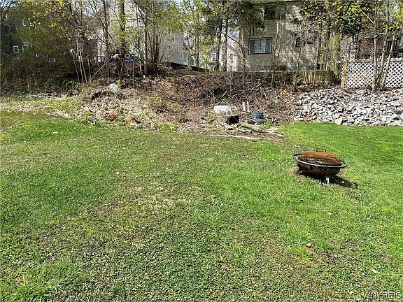 4th image of 186 Gooding St