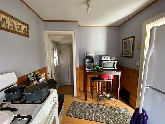 4th image of 1226 Warren Ave
