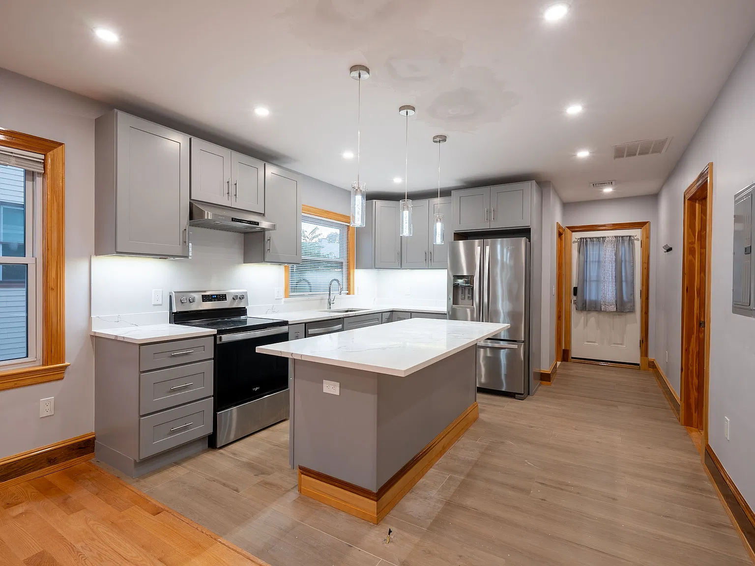 3 bed, 1300 sqft, $4,000 — Photo 1