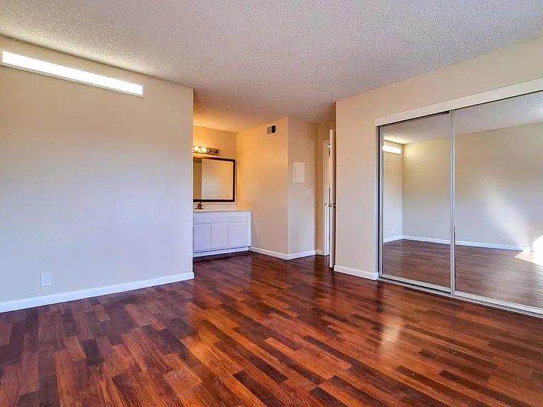 247 N Capitol Ave #243-7 — Photo 25