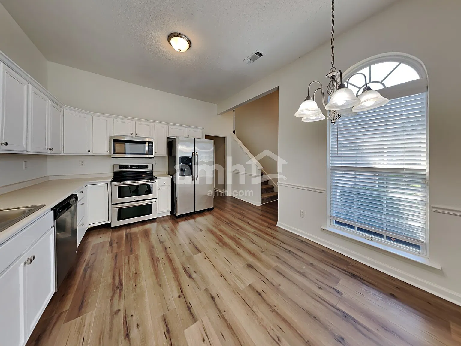 4 bed, 2.0 bath, 2035 sqft, $2,215 — Photo 4