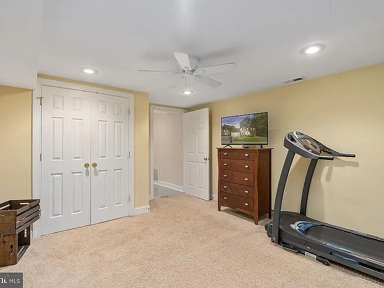 17 Whitestone Dr — Photo 48