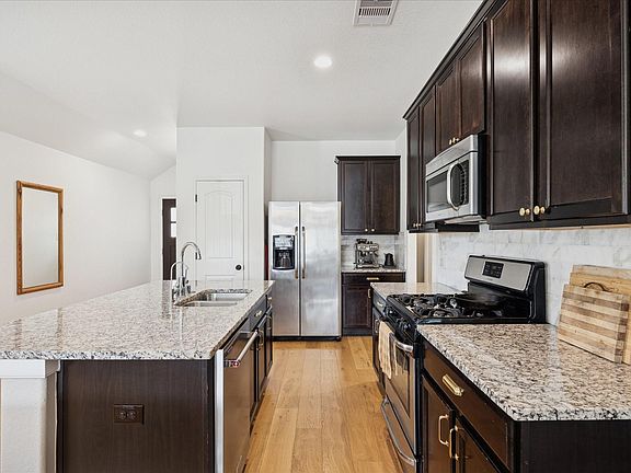5th image of 1617 Park Promenade Pl