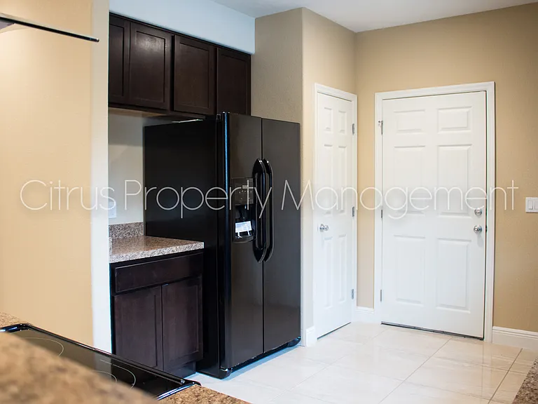 2419 S Shine Ave — Photo 6